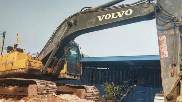 ขาย 890,000 VOLVO EC 210 BLC เล่มทะบียน เครื่องดี ปั้มดี เอวแน่น ไฟฟ้าเต็ม แอร์เย็น รถสวยพร้อมใช้ รถอยู่ ปทุมธานี สามโคก 090-772-3710 090-772-3708