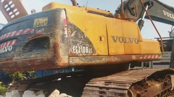 ขาย 890,000 VOLVO EC 210 BLC เล่มทะบียน เครื่องดี ปั้มดี เอวแน่น ไฟฟ้าเต็ม แอร์เย็น รถสวยพร้อมใช้ รถอยู่ ปทุมธานี สามโคก 090-772-3710 090-772-3708