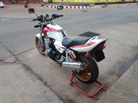 ขายแลกเทิร์น HONDA CB1300 ปี2002 เดิมๆ สีสวย ระบบไฟครบ ยางหน้าหลังเต็ม อินวอย สรรพสามิตร ราคา 89500 