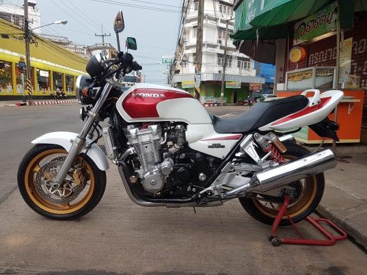 ขายแลกเทิร์น HONDA CB1300 ปี2002 เดิมๆ สีสวย ระบบไฟครบ ยางหน้าหลังเต็ม อินวอย สรรพสามิตร ราคา 89500 ขายแลกเทิร์น HONDA CB1300 ปี2002 เดิมๆ สีสวย ระบบไฟครบ ยางหน้าหลังเต็ม อินวอย สรรพสามิตร ราคา 89500