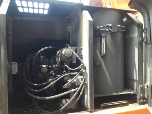 ขายจ้า. HITACHI EX120-5  เก่านอกแท้  สภาพสวยมากๆๆ  ปลายยาวพิเศษ  แทรคใหญ่  70  ใช้มา 6,XXX  ชั่วโมง  สภาพสวย พร้อมใช้  โทร089-3818694  จ๊อย..