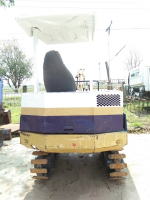 ขายรถขุด KOMATSU รุ่น PC10-6 โซ่เหล็ก /ปั๊มเฟือง / ใบมีด /เครื่องยนต์ 3D75 เก่านอกสภาพเดิมๆ พร้อมใช้งาน