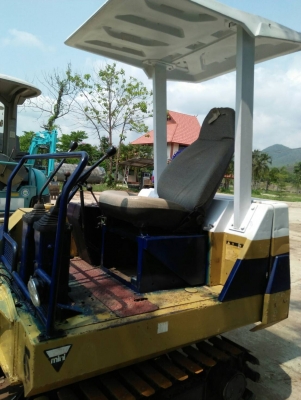 ขายรถขุด KOMATSU รุ่น PC10-6 โซ่เหล็ก /ปั๊มเฟือง / ใบมีด /เครื่องยนต์ 3D75 เก่านอกสภาพเดิมๆ พร้อมใช้งาน