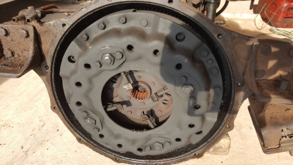 ขาย เครื่อง HINO EH700 168 แรงม้า (ฝาสูบแตกน้ำดัน) ขายพร้อมเกียร์ มีเกียร์ฝากเรียบร้อย เครื่องยนต์มี