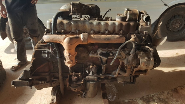 ขาย เครื่อง HINO EH700 168 แรงม้า (ฝาสูบแตกน้ำดัน) ขายพร้อมเกียร์ มีเกียร์ฝากเรียบร้อย เครื่องยนต์มี