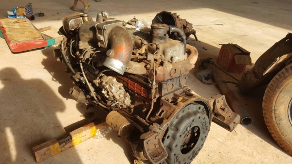 ขาย เครื่อง HINO EH700 168 แรงม้า (ฝาสูบแตกน้ำดัน) ขายพร้อมเกียร์ มีเกียร์ฝากเรียบร้อย เครื่องยนต์มี