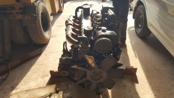 ขาย เครื่อง HINO EH700 168 แรงม้า (ฝาสูบแตกน้ำดัน) ขายพร้อมเกียร์ มีเกียร์ฝากเรียบร้อย เครื่องยนต์มี