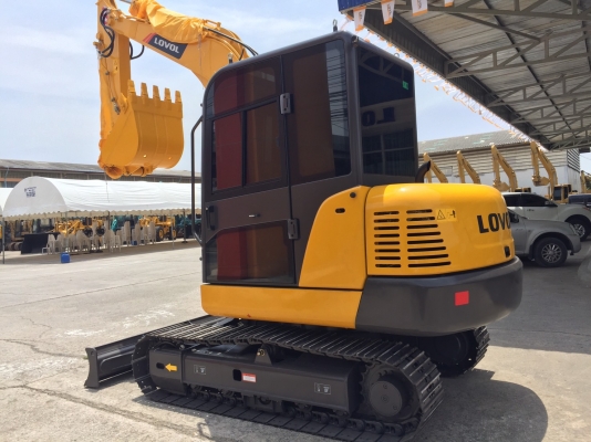 ด่วน!!!รถขุดดินตีนตะขาบ ยี่ห้อ LOVOL รุ่นFR60E เป็นรถนำเข้าขนาดเล็ก ไม่เคยใช้งานในไทยมาก่อน