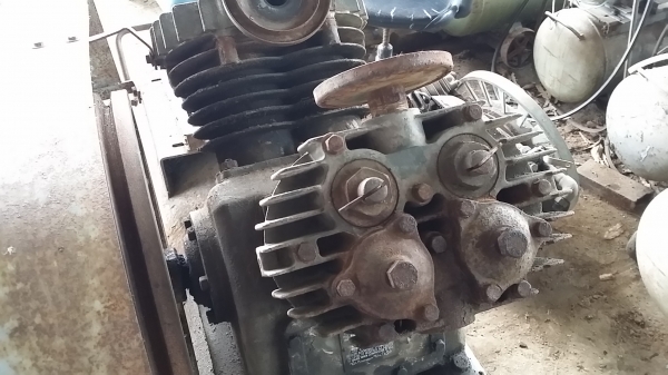 ถังลมเปล่า..แถมหัวปั้ม 10 แรง Fuji Japan ถังลมเปล่า..แถมหัวปั้ม 10 แรง Fuji Japan