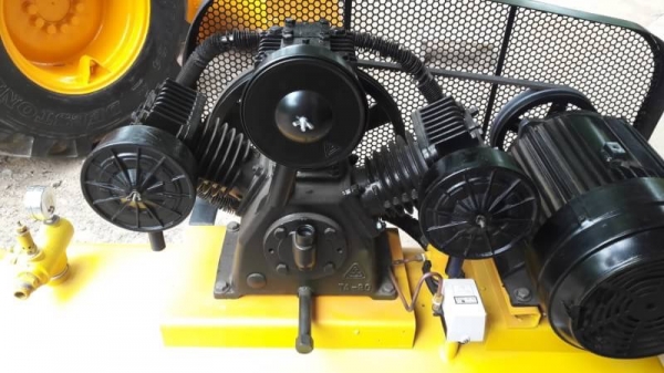 ปั๊มลม Fusheng 5 hp ไฟ380 ขนาดบรรจุ 315 ลิตร บิ้วท์เก็บงานพร้อมใช้ ปั๊มลม Fusheng 5 hp ไฟ380 ขนาดบรรจุ 315 ลิตร บิ้วท์เก็บงานพร้อมใช้