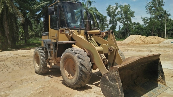 รถตัก KOMATSU WA 100 - 3. สนใจติดต่อ 081 - 6079515