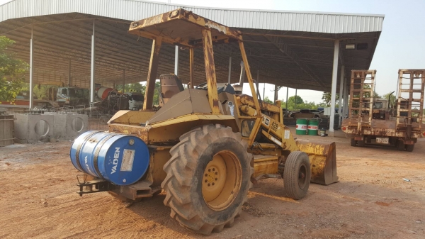 ขาย รถตัก CAT 428 เอกสารเล่มทะเบียนครบ รถใช้งานอยู่ เครื่องดี ปั้มดี ราคาคุยกันได้ครับ