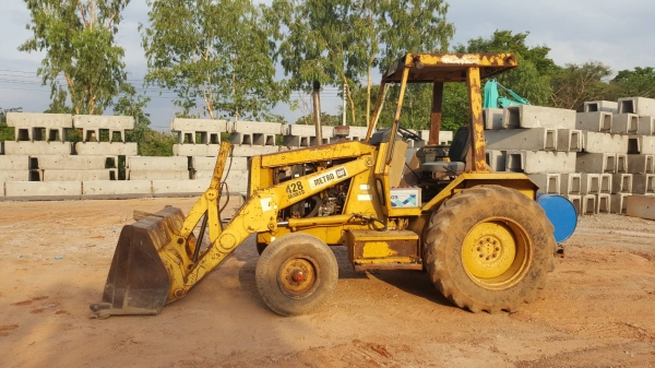 ขาย รถตัก CAT 428 เอกสารเล่มทะเบียนครบ รถใช้งานอยู่ เครื่องดี ปั้มดี ราคาคุยกันได้ครับ