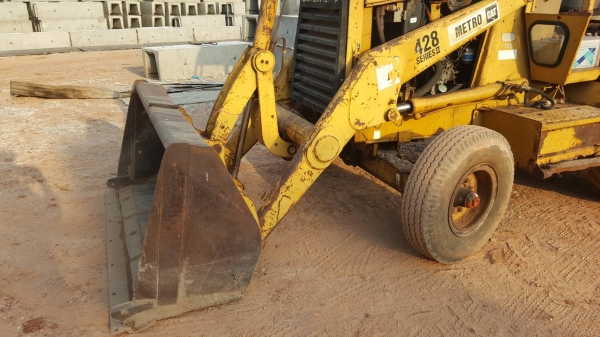 ขาย รถตัก CAT 428 เอกสารเล่มทะเบียนครบ รถใช้งานอยู่ เครื่องดี ปั้มดี ราคาคุยกันได้ครับ