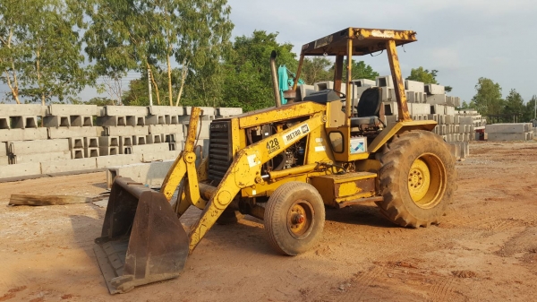 ขาย รถตัก CAT 428 เอกสารเล่มทะเบียนครบ รถใช้งานอยู่ เครื่องดี ปั้มดี ราคาคุยกันได้ครับ