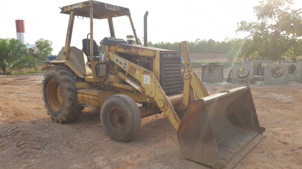 ขาย รถตัก CAT 428 เอกสารเล่มทะเบียนครบ รถใช้งานอยู่ เครื่องดี ปั้มดี ราคาคุยกันได้ครับ