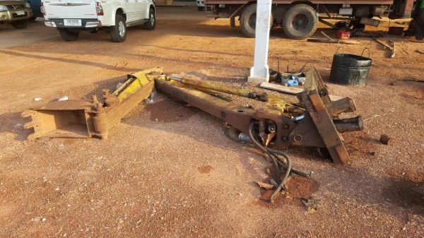 ขาย รถตัก CAT 428 เอกสารเล่มทะเบียนครบ รถใช้งานอยู่ เครื่องดี ปั้มดี ราคาคุยกันได้ครับ