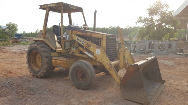 ขาย รถตัก CAT 428 เอกสารเล่มทะเบียนครบ รถใช้งานอยู่ เครื่องดี ปั้มดี ราคาคุยกันได้ครับ