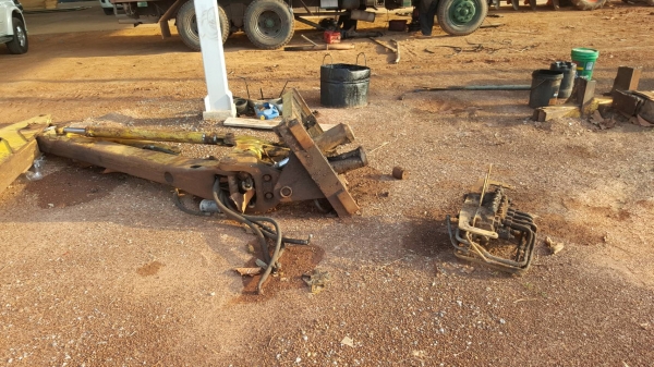 ขาย รถตัก CAT 428 เอกสารเล่มทะเบียนครบ รถใช้งานอยู่ เครื่องดี ปั้มดี ราคาคุยกันได้ครับ