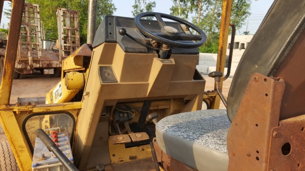 ขาย รถตัก CAT 428 เอกสารเล่มทะเบียนครบ รถใช้งานอยู่ เครื่องดี ปั้มดี ราคาคุยกันได้ครับ