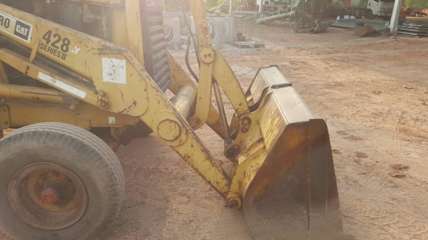 ขาย รถตัก CAT 428 เอกสารเล่มทะเบียนครบ รถใช้งานอยู่ เครื่องดี ปั้มดี ราคาคุยกันได้ครับ