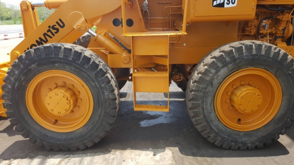 ขาย รถตัก KOMATSU JH30B เช็คระบบใหม่ทั้งคัน รถพร้อมใช้งานครับ