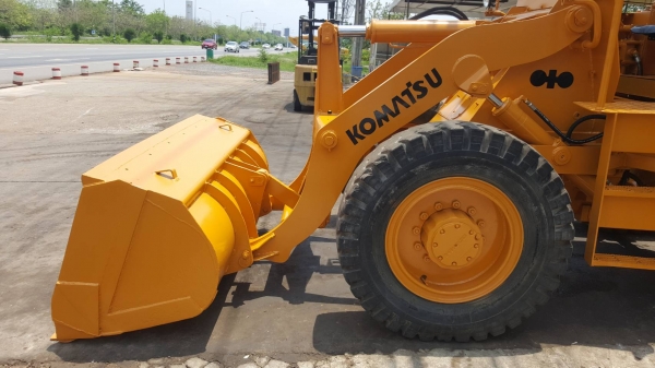 ขาย รถตัก KOMATSU JH30B เช็คระบบใหม่ทั้งคัน รถพร้อมใช้งานครับ