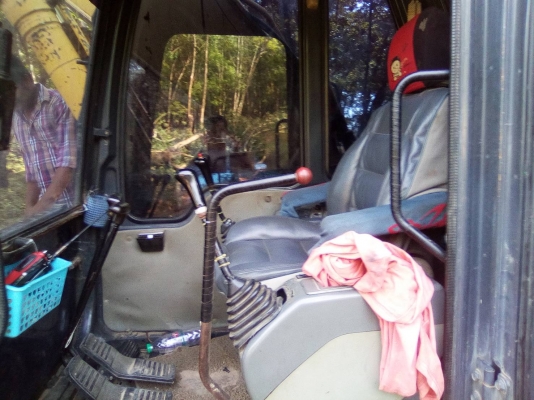 ขายรถแบคโฮ KOMATSU PC200-6 เครื่องคัมมิ้น ราคา 700000 ขายรถแบคโฮ KOMATSU PC200-6 เครื่องคัมมิ้น ราคา 700000