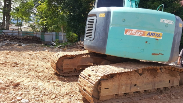 ขายรถแบคโฮ KOBELCO SK200 SR YB02-1973 เอกสารเล่ม ไมล์ 13200 ชม.ราคา 850000 ขายรถแบคโฮ KOBELCO SK200 SR YB02-1973 เอกสารเล่ม ไมล์ 13200 ชม.ราคา 850000