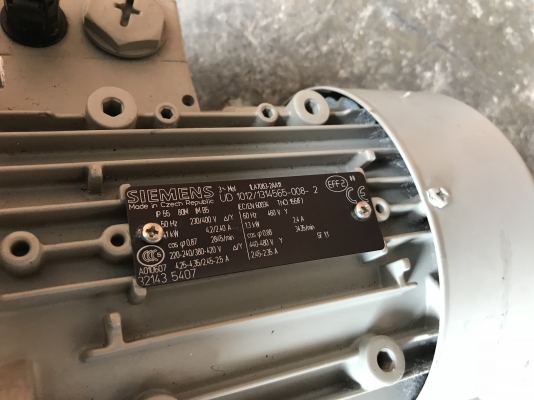 ขายโบวเวอร์ดูดฝุ่น-ดูดอากาศ Siemens 1HP. 380V รอบจัด หมุนนิ่ม ให้ลมแรง สภาพสวย พร้อมใช้งาน ราคา 3,400 บาท