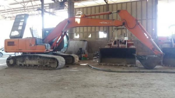 ขาย!! >>> Hitachi Zx200 รุ่น 1 ไมล์ 7,700 ชั่วโมง พร้อมใช้งาน <<< เบอร์ติดต่อ 098-7155789 086-4631102