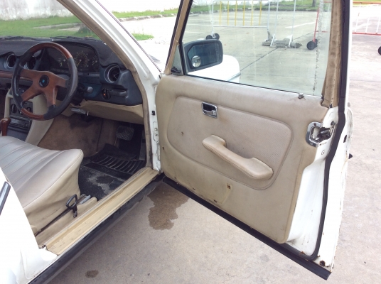 ขายรถ Benz w123 เครื่อง 1JZ 2.5 ออโต้ น้ำมัน+แก๊สLPG กระจกไฟฟ้า เบาะหนัง แอร์เย็น ตัวถังเดิม ขับขี่ดี ช่วงล่างแน่น ภาษี61