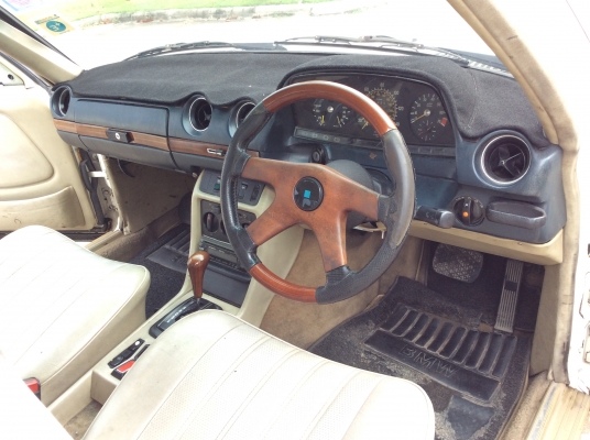 ขายรถ Benz w123 เครื่อง 1JZ 2.5 ออโต้ น้ำมัน+แก๊สLPG กระจกไฟฟ้า เบาะหนัง แอร์เย็น ตัวถังเดิม ขับขี่ดี ช่วงล่างแน่น ภาษี61