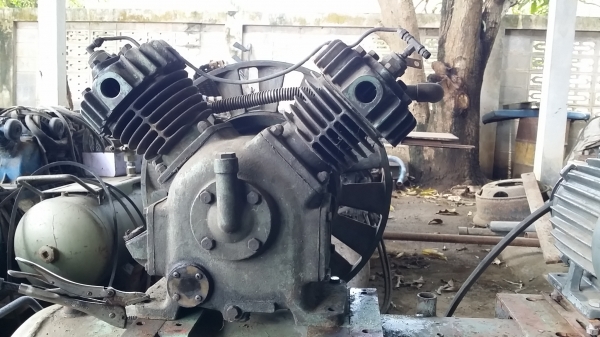 หัวปั้มลมญี่ปุ่น 5 แรง ...OSAKA JAPAN...