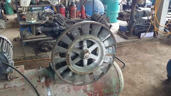 หัวปั้มลมญี่ปุ่น 5 แรง ...OSAKA JAPAN...