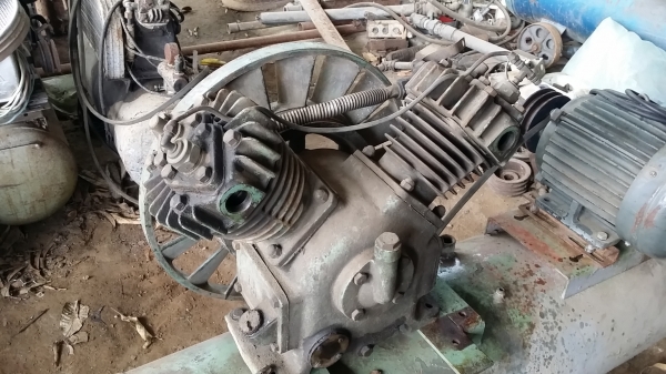 หัวปั้มลมญี่ปุ่น 5 แรง ...OSAKA JAPAN...