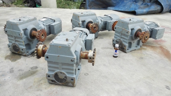 มอเตอร์เกียร์ของใหม่สแป Sew Eurodrive 2HP มีเบรค 1:75 (19rpm) มี 4 ตัว มอเตอร์เกียร์ของใหม่สแป Sew Eurodrive 2HP มีเบรค 1:75 (19rpm) มี 4 ตัว