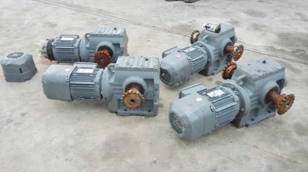 มอเตอร์เกียร์ของใหม่สแป Sew Eurodrive 2HP มีเบรค 1:75 (19rpm) มี 4 ตัว มอเตอร์เกียร์ของใหม่สแป Sew Eurodrive 2HP มีเบรค 1:75 (19rpm) มี 4 ตัว