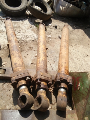 กระบอกยก pc 200 รุ่น 2 ตัวละ 5,000 บาท