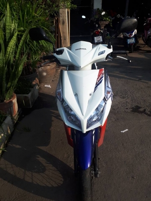 Honda Click i ปี 2554 สีขาวแดง รุ่น Street เป็นลายสุดท้าย รถสวยพร้อมใช้