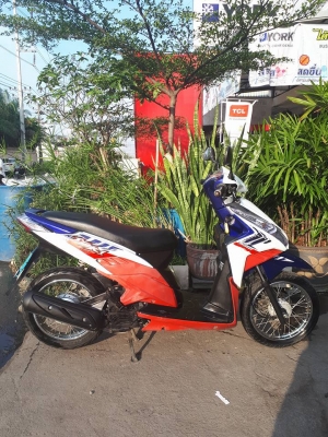 Honda Click i ปี 2554 สีขาวแดง รุ่น Street เป็นลายสุดท้าย รถสวยพร้อมใช้ Honda Click i ปี 2554 สีขาวแดง รุ่น Street เป็นลายสุดท้าย รถสวยพร้อมใช้