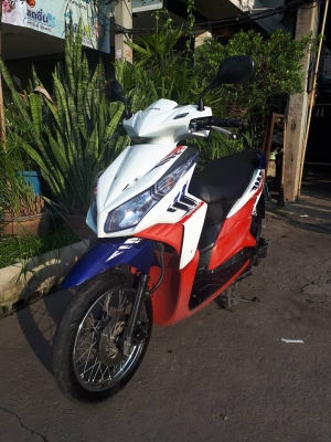 Honda Click i ปี 2554 สีขาวแดง รุ่น Street เป็นลายสุดท้าย รถสวยพร้อมใช้ Honda Click i ปี 2554 สีขาวแดง รุ่น Street เป็นลายสุดท้าย รถสวยพร้อมใช้