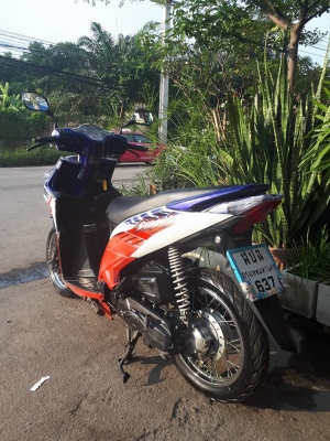 Honda Click i ปี 2554 สีขาวแดง รุ่น Street เป็นลายสุดท้าย รถสวยพร้อมใช้