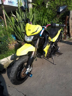 NEW Kawasaki KSR สีเหลือง ปี 2554 (ล้อแม็กซ์แท้) รถสปอร์ต หล่อเท่ห์มากมาย NEW Kawasaki KSR สีเหลือง ปี 2554 (ล้อแม็กซ์แท้) รถสปอร์ต หล่อเท่ห์มากมาย