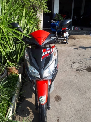 Honda Click 125i ปลายปี 2556 สีแดง ดำด้าน สวยวิ๊ง รุ่น Racing combi - brake