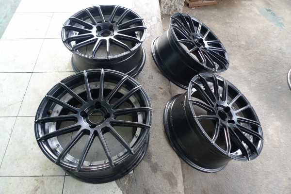 ขอบ17นิ้ว4รู100 ชุดนี้สมบูรณ์พร้อมใช้ ราคา 4300 บาท