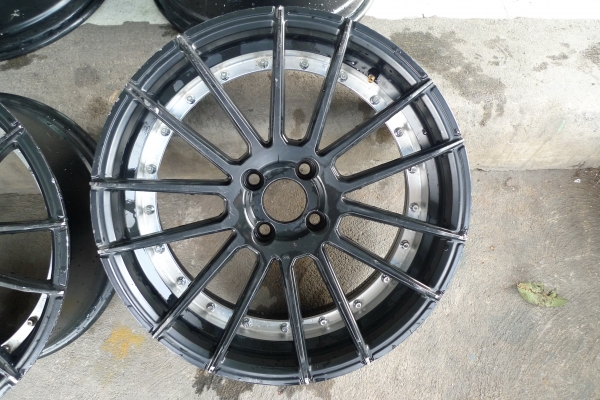 ขอบ17นิ้ว4รู100 ชุดนี้สมบูรณ์พร้อมใช้ ราคา 4300 บาท