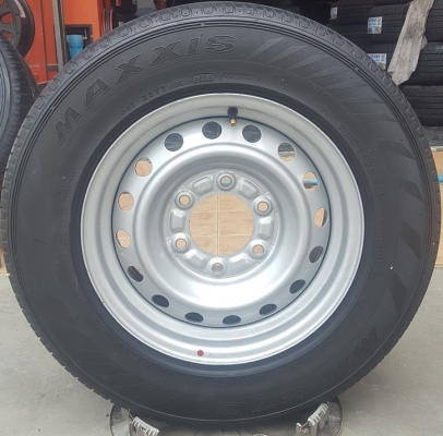 ล้อกะทะขอบ15  6รู139 ยาง205/70/15 ปี15  4 ล้อ