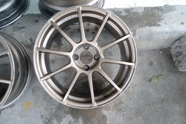 ขอบ17นิ้ว4รู100 ชุดนี้สมบูรณ์พร้อมใช้ ราคา 4300 บาท