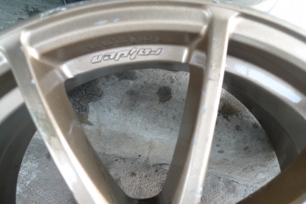 ขอบ17นิ้ว4รู100 ชุดนี้สมบูรณ์พร้อมใช้ ราคา 4300 บาท